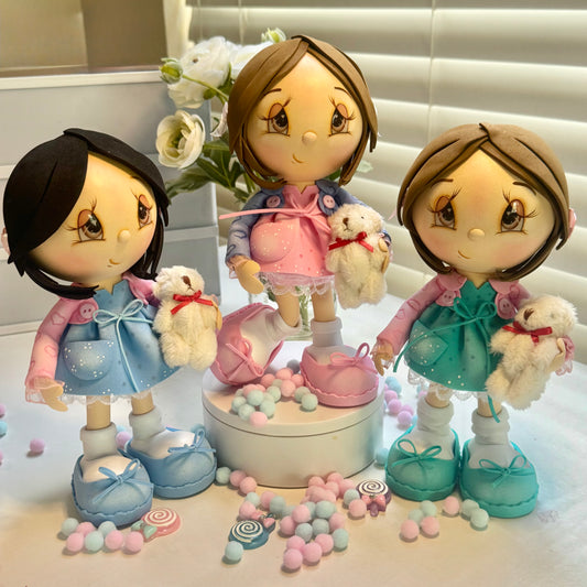 Fofucha Emma artesanal con osito de peluche y ojitos resinados