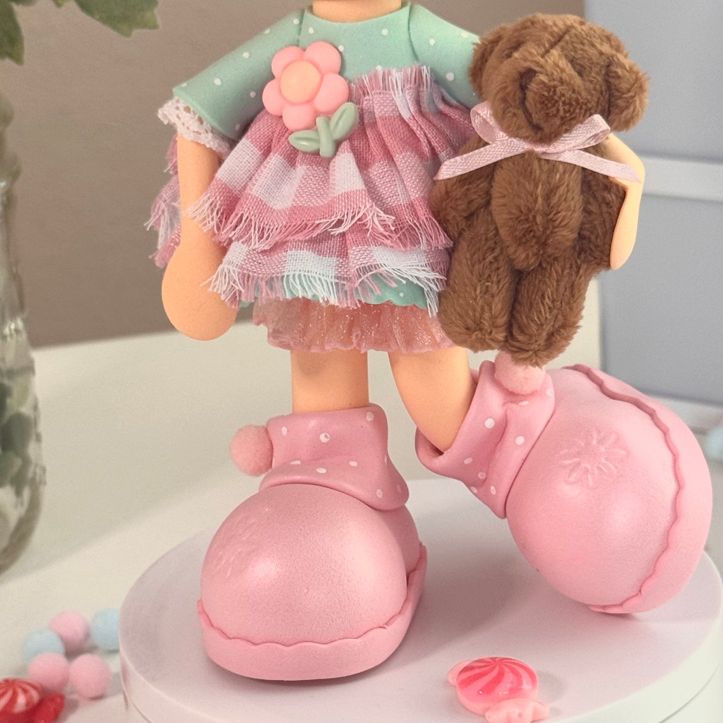 Katy & Her Teddy Bear – Handcrafted Collectible Fofucha Doll  (Katy y su Osito de Peluche – Muñeca Fofucha Coleccionable Hecha a Mano)