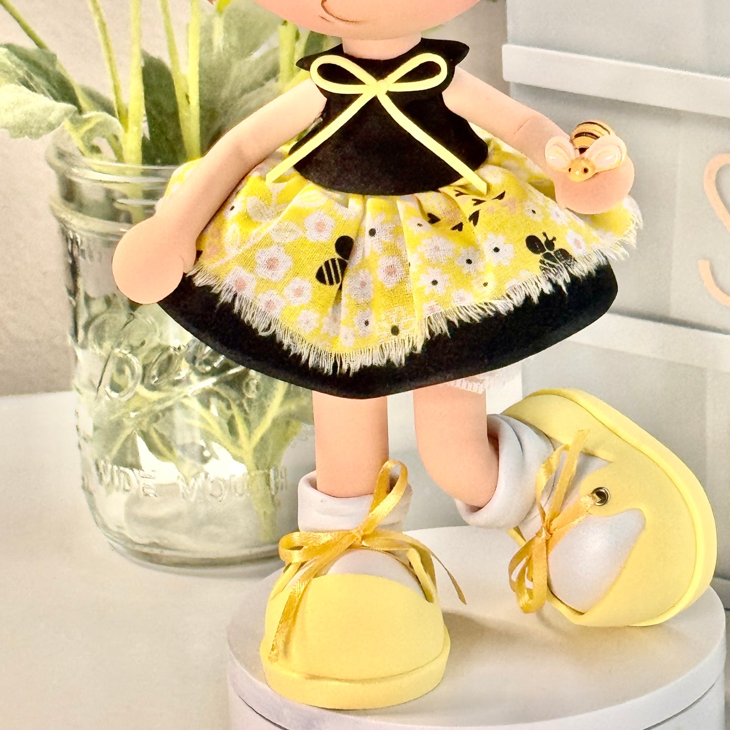 Amber Fofucha Doll - 9 inch Handmade Collectible Art | 23cm Muñeca Fofucha Amber - Arte Hecho a Mano