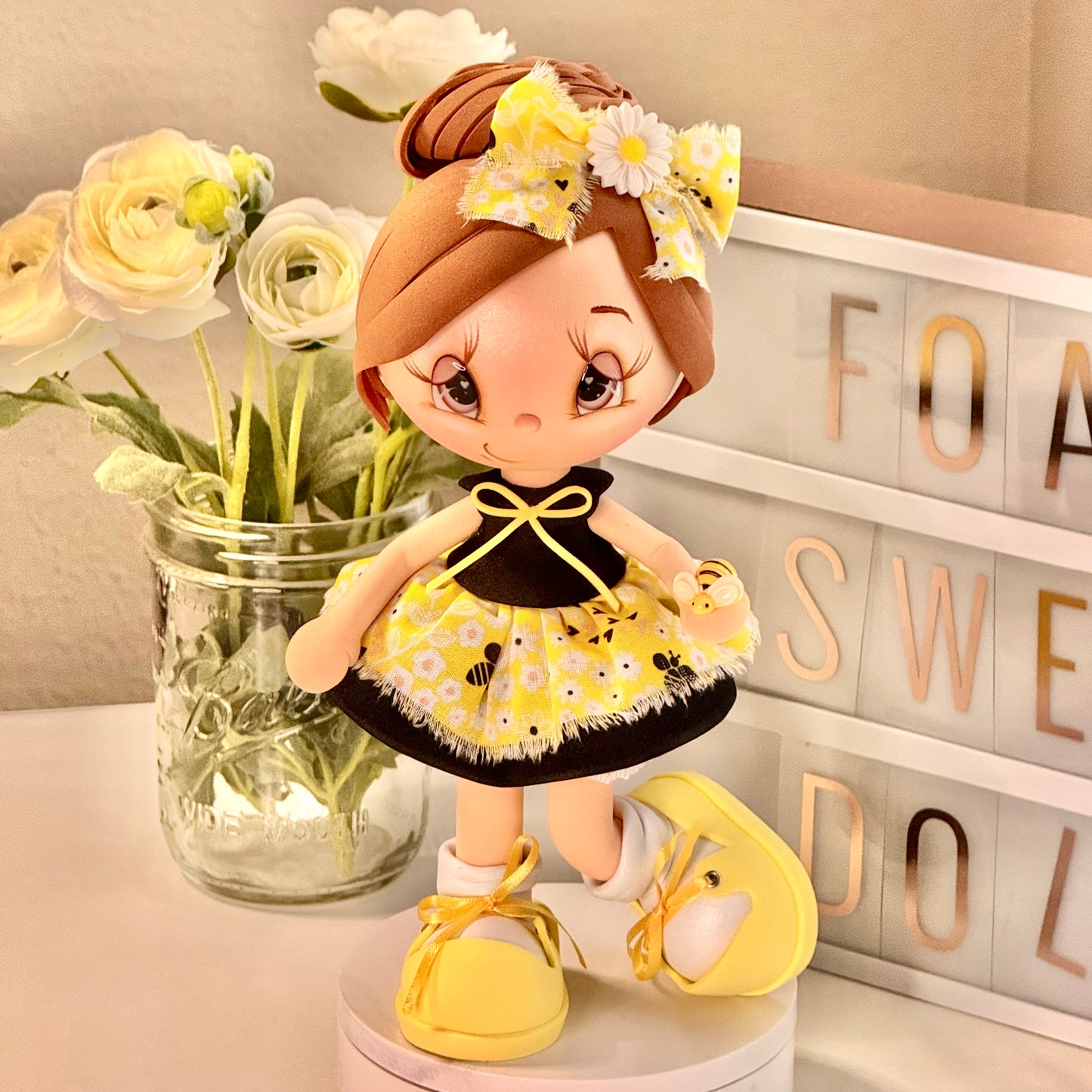 Amber Fofucha Doll - 9 inch Handmade Collectible Art | 23cm Muñeca Fofucha Amber - Arte Hecho a Mano