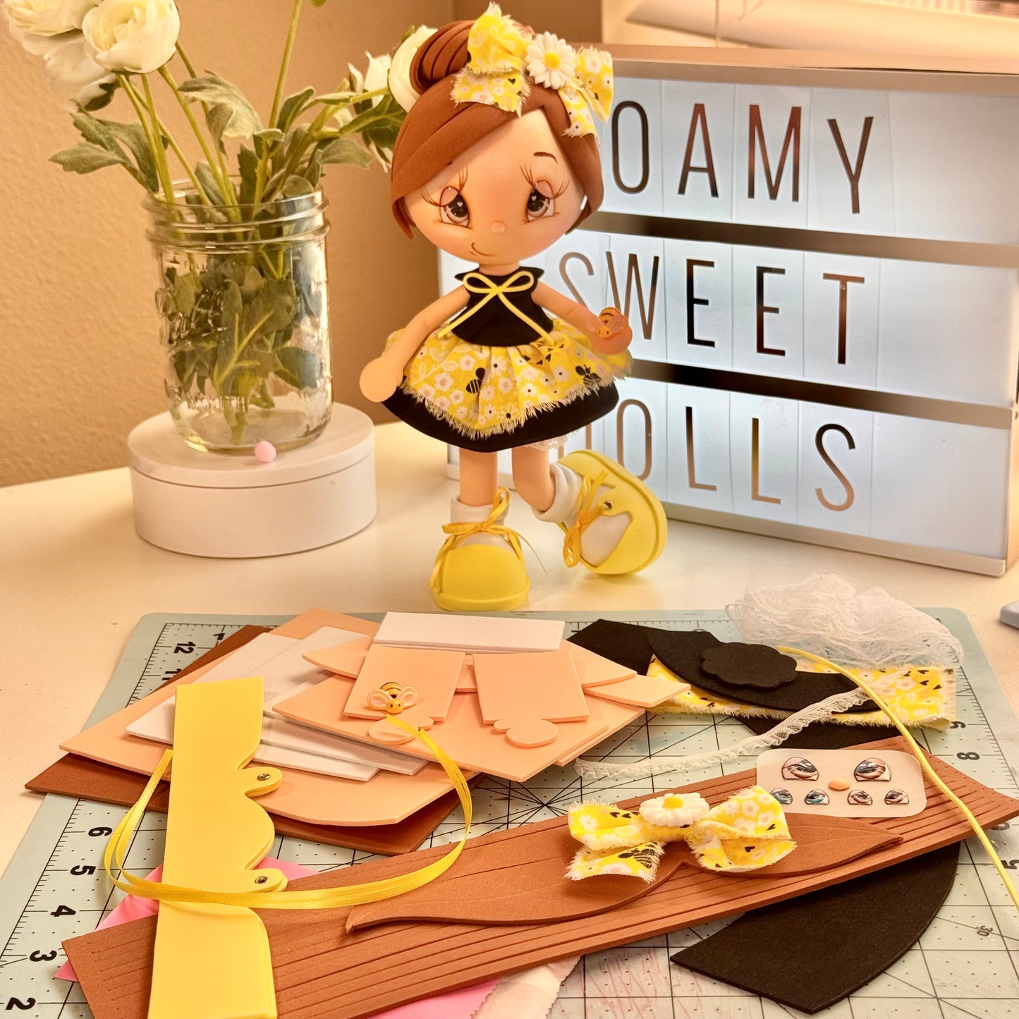 Amber Fofucha Craft Kit - DIY 9" (23cm) Bee Theme Handmade Doll | Kit de Manualidades Fofucha Amber - Abejita Artesanal 23cm